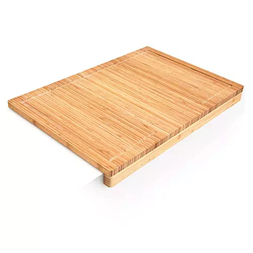 Relaxdays Schneidebrett aus Bambus H x B x T: ca. 5 x 56 x 38 cm Küchenbrett mit Saftrinne und Anschlagkante messerschonendes Bambusbrett als Servierbrett und Tranchierbrett Holzbrett massiv
