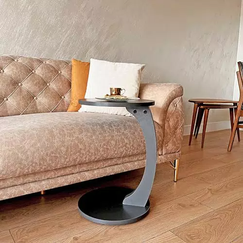 Beistelltisch in C-Form von Ultimate Premium Products: Modernes Design für vielseitigen Einsatz im Wohnzimmer und Schlafzimmer