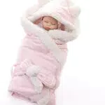 Kuschelige Babydecke mit Kapuze für Neugeborene - Ideal für den Winter