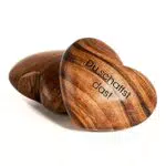 WOODLUCK Handschmeichler Holz Herz aus Akazien-Holz mit Gravur I Du schaffst das Glücksbringer mit nachhaltiger Geschenk-Verpackung I Handgefertigte Holzherzen mit Gravur & einzigartiger Maserung