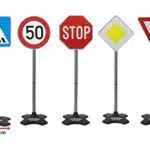 JAMARA Traffic-Set-Grand mit 5 verschiedenen Verkehrsschildern - Robuster Kunststoff.