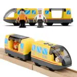 Elektrische Holzeisenbahn Lokomotive - Kompatibel mit Thomas, Brio, Chuggington - Spielzeug für Kinder - Gelb