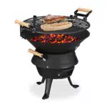 Grillfass Gusseisen mit höhenverstellbarem Grillrost und Belüftung - Fassgrill für Holzkohle