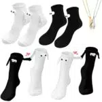 Magnetische Paar-Socken mit 3D Puppe und Halsketten-Anhänger - Lustige Unisex-Hand-in-Hand-Socken