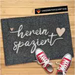 WELLMODA Fußmatte Hereinspaziert - Waschmaschinen geeignet & rutschfest - Fußmatte für außen & innen - Fußabtreter 40x60 cm