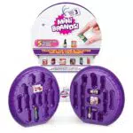 ZURU Mini Brands Series 3 Sammlerkoffer - Spielzeug für Kinder, enthält echte Miniaturmarken-Sammlerstücke und exklusive Minis für Anzeige und Aufbewahrung.