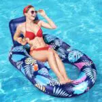 Aufblasbare Wasserhängematte mit Kopfstütze und Getränkehalter - Ideal für Pool, See und Strand
