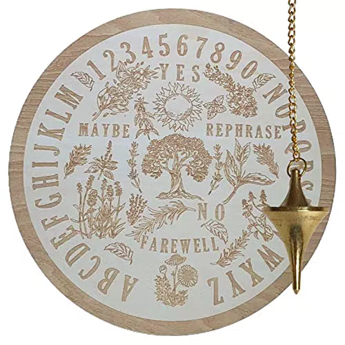 "ReiseGut Pendelbrett aus Birkenholz Ø 20 cm mit Alphabet & Ziffern - Motiv Weltenbaum und Sonne"