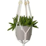 MACRAME Blumentopfhalter mit dreifachem Knoten aus weißen Steinen