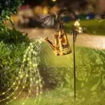 Umikk Solar Blumenfee Gießkanne mit LED Solarlampen für den Garten