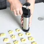 Kekshersteller Edelstahl Gebäckpresse mit 8 Schablonen und Tüllen für DIY
