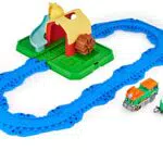 Mighty Express Farmbahnhof Spielset mit Push-and-Go Zug Farm-Frieda