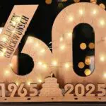 Giftota 30. Geburtstag Geschenk für Frauen und Männer - Personalisiertes Holzschild mit LED Lichterkette