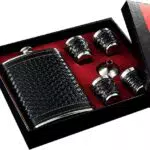 Flachmann-Set aus PU-Leder und Edelstahl mit Trichter und 4 Bechern für Männer
