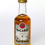 Bacardi Anejo 4 Rum 0,05l - Hochwertiger Rum für Genießer