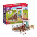 Schleich Horse Club 42710 Pferdebox mit Hannah und Cayenne, ab 5 Jahren