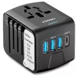 VOOMY Reiseadapter Universal mit 3 USB-Anschlüssen für weltweiten Einsatz