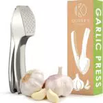 Oliver's Kitchen Premium Knoblauchpresse - Handlich & Leicht zu Reinigen - Zerkleinert Knoblauch & Ingwer Mühelos - Extra Stark & Strapazierfähig