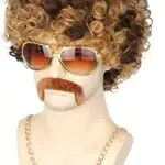 Topcosplay 3er Set Herren Perücke 70er Jahre Disco Dude Dirt Bag Perücke Halskette & Schnurrbart kurz gelockt Afro Shaggy Perücke Blond Mix Schwarz
