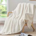 BEDELITE Kuscheldecke Flanell - Flauschige Decke für Sofa und Wohnzimmer
