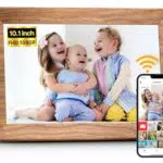 FRAMEO Digitaler Bilderrahmen WLAN 10,1 Zoll mit 32GB Speicher und Touchscreen
