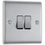 BG Electrical NBS42-01 Doppel-Lichtschalter 2-Wege 16AX aus gebürstetem Stahl
