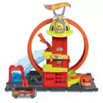 Hot Wheels Super-Looping Feuerwache Spielset mit Aufzug und Rampe für Kinder ab 4 Jahren