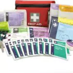 LEWIS-PLAST Erste Hilfe Kit - Hochwertiges Notfallset für Camping und Schule