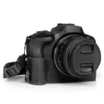 MegaGear Ever Ready Halbkameratasche aus echtem Leder für Canon EOS R100