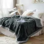 Bedding Aid wasserdichte Sherpa Decke für Haustiere und Menschen – Waschbar und weich