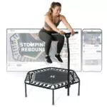 SportPlus Fitness Trampolin Indoor mit höhenverstellbarer Haltestange für Workout