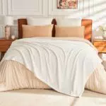 EMME Kuscheldecke aus Flauschigem Fleece - Weiche Plüschdecke für Bett, Couch und Sofa