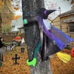 OdiuK Halloween Hexe Deko Outdoor – Gruselige Gartenfigur hängend für außen
