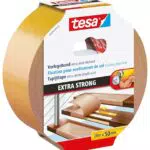 tesa Verlegeband extra stark klebend - Doppelseitiges Klebeband zum Verlegen von Teppich und PVC-Belag - doppelseitig klebend - 10 m x 50 mm