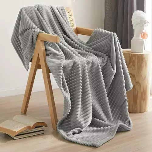 QOFLY Kuscheldecke Flanell – Flauschige Sofadecke als Wohndecke oder Überwurf